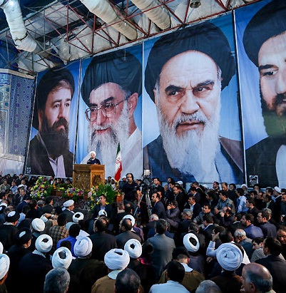 الرئيس روحاني: قائد الثورة صان البلاد والثورة من انواع المؤامرات