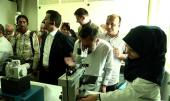 الضيوف الاجانب لمراسم رحيل الامام يزورون جامعة شريف الصناعية