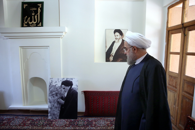 الرئيس روحاني يزور بيت الامام في خمين
