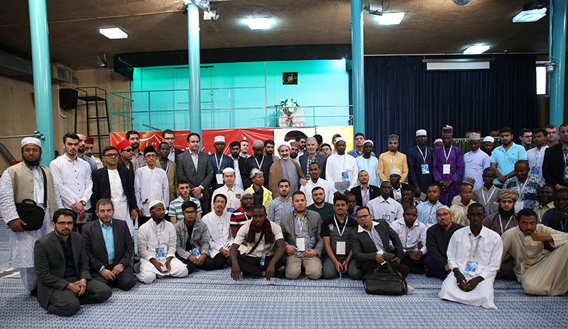 عدد من المشاركين في المسابقات الدولية للقرآن الكريم يزورون جماران