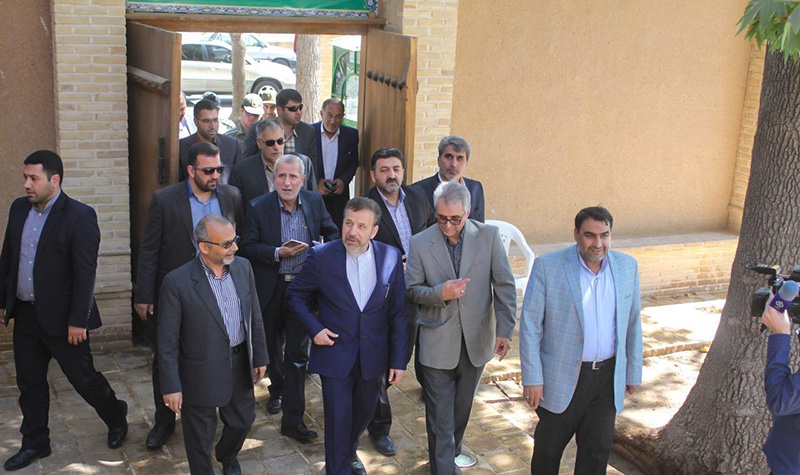 وزير الاتصالات يزور بيت الامام الراحل في خمين