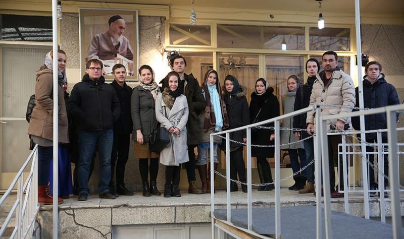 عدد من الطلبة الروس يزورون جماران