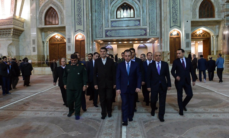 وزير الدفاع الارميني يزور مرقد الامام الراحل