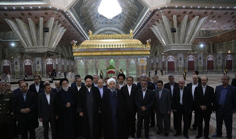 الرئيس روحاني والوزراء يجددون العهد مع الامام الخميني قدس سره الشريف