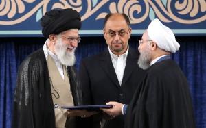  قائد الثورة الاسلامية يصادق على حكم تنصیب الشيخ روحاني رئیسا للجمهوریة الاسلامية