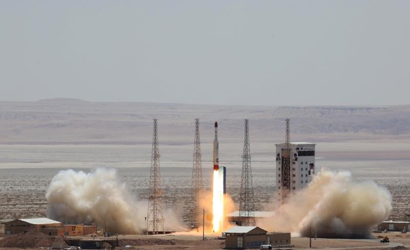 افتتاح قاعدة الامام الخمینی الفضائیة باطلاق تجریبی ناجح لصاروخ سیمرغ محلی الصنع