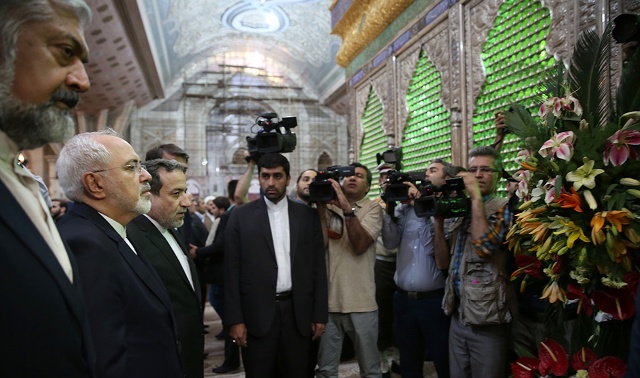 وزیر الخارجیة و سفراء ایران یزورون مرقد الامام الخمینی