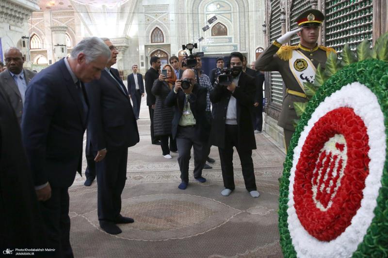 الرئيس الكوبي يزور مرقد الامام الخميني (رض)