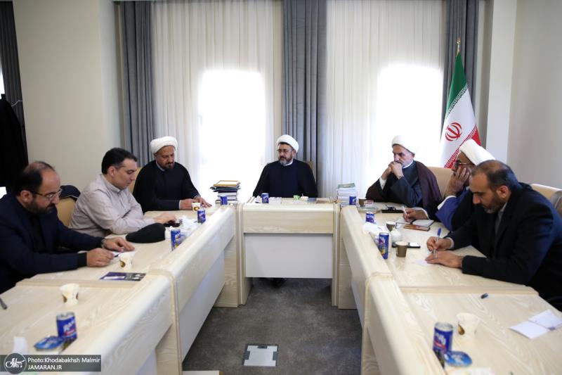 اجتماع مناقشة ظروف حضور مؤسسة تنظيم ونشر تراث الإمام الخميني (قده)، الثقافية والفنية في العراق 