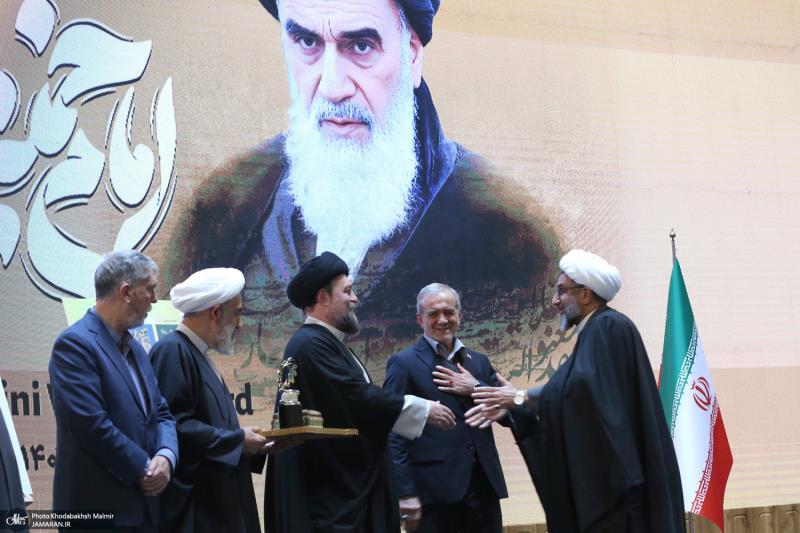 مراسم اول دورة لجائزة الإمام الخميني (قده) العالمية