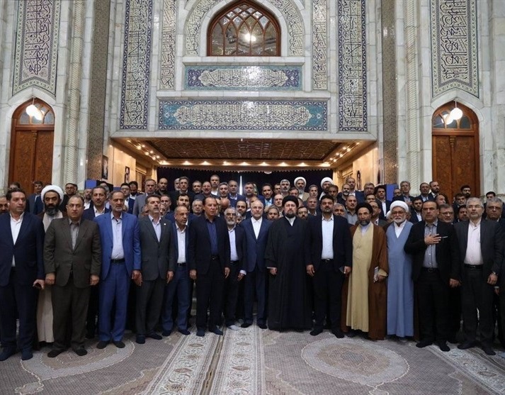 نواب مجلس الشورى الاسلامي يجددون العهد مع مبادئ الإمام الخميني