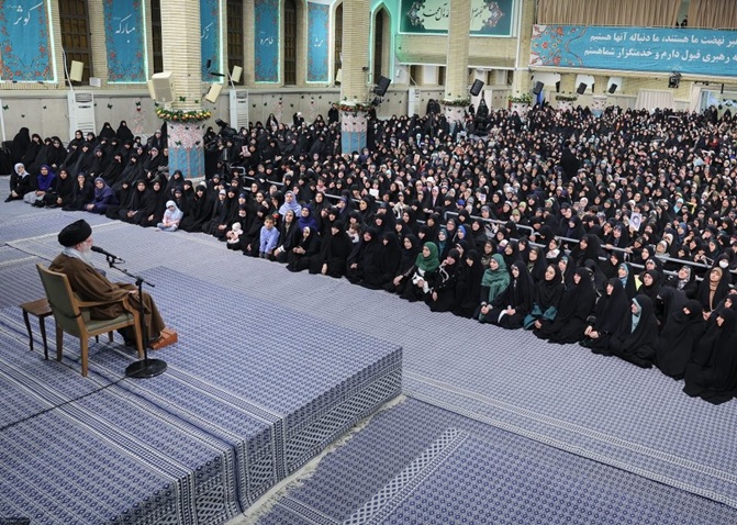 قائد الثورة: الانفلات الذي ألبسته الثقافة الرأسمالية الغربية ثوب الحرية خداعًا هو في حقيقته عبودية