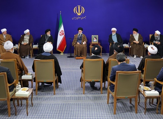 الإمام الخامنئي في لقاء مع القائمين على مؤتمر إحياء ذكرى آية الله السيد الميلاني