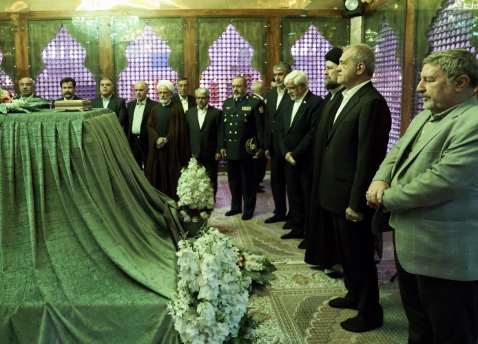 مواصلة مسيرة الثورة وتحقيق أهداف الإمام الخميني