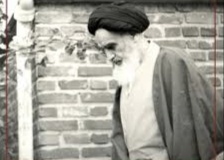 لماذا اكدّ مؤسس الجمهورية الاسلامية، في باريس، بأنه لايعود الى ايران للحكم؟ 