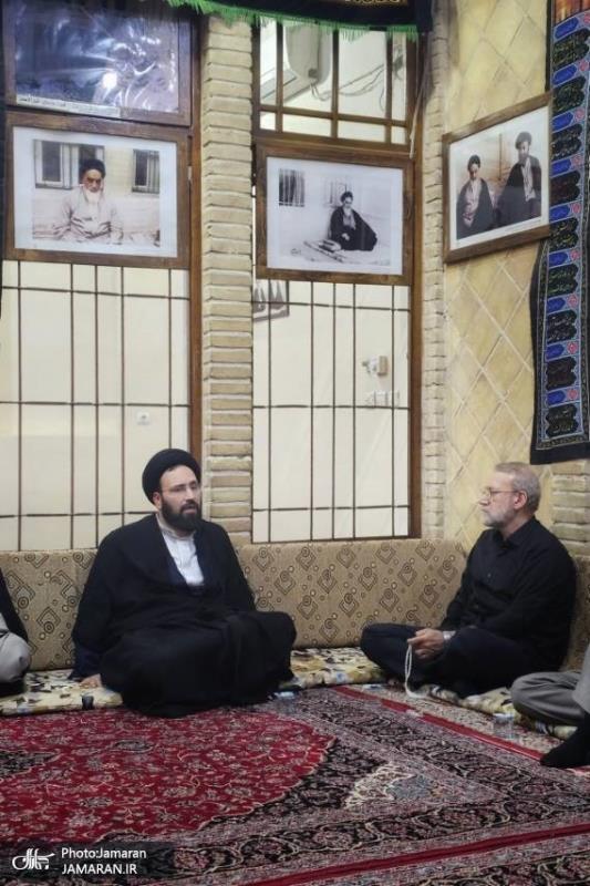 لقاء علي لاريجاني بالسيد علي الخميني في منزل الإمام في النجف الأشرف