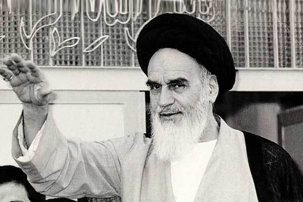 أكثر ما ركز عليه هؤلاء (الاعداء) هو القضاء على إيمان الناس، لأن هذا الايمان، الايمان بالله، الإيمان بالإسلام، يرعبهم ويخيفهم.(صحيفة الامام، ج١٠،ص١٦٨)