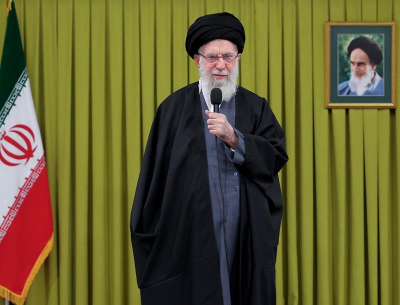 رسالة متلفزة للإمام الخامنئي يشكر فيها الشعب الإيراني العظيم على حضوره المليوني في مسيرات يوم الله «22 بهمن»