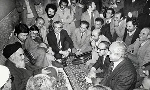 يحارب الصحفي بقلمه 