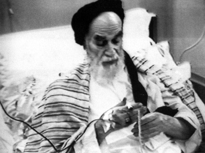 الإيمان الذي يجعلكم شرفاء هنا ويحفظ ماء وجوهكم امام الله أيضاً، فتردون على الباري تعالى مرفوعي الرأس (صحیفة الامام الخمیني، ج۱۲،ص ۳۲۶)