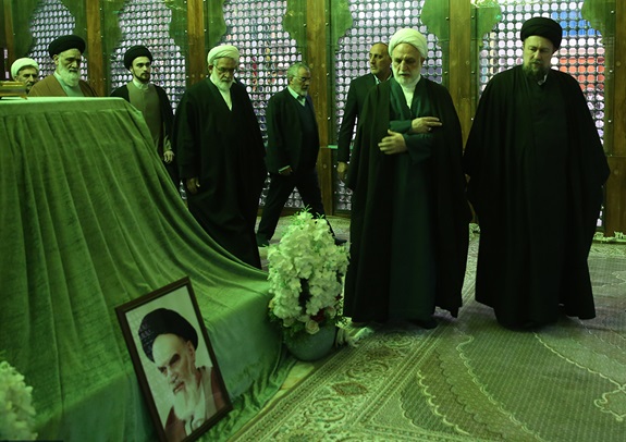 رئيس السلطة القضائية وجمع من مسؤولي السلطة القضائية يجددون العهد والميثاق مع مبادئ الامام الخميني 