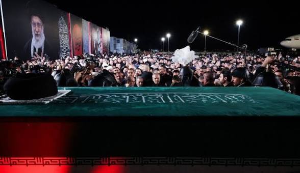 استقبال رسمي وشعبي مهيب للجثمان الطاهر للامام الخامنئي الشهيد في مطار النجف الأشرف