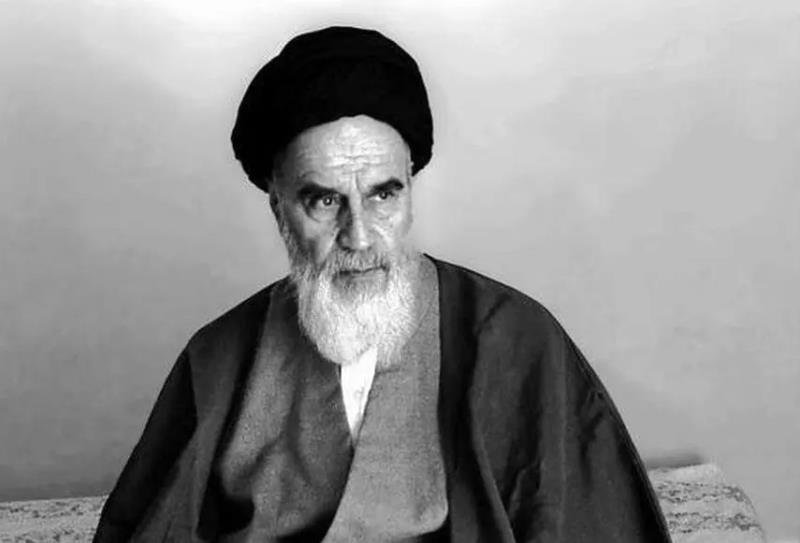 إني آمل أن يكون مقدمة لتأسيس حزب المستضعفين في العالم، ليشارك المستضعفون فيه أيضاً ويبحثوا عن حلول للمشاكل التي تعترض طريقهم (صحيفة الامام، ج9،ص 224)