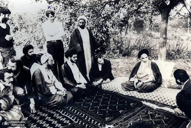 حجّة الإسلام والمسلمين ناصري يروي: سبب هجرة الإمام الخميني إلى فرنسا