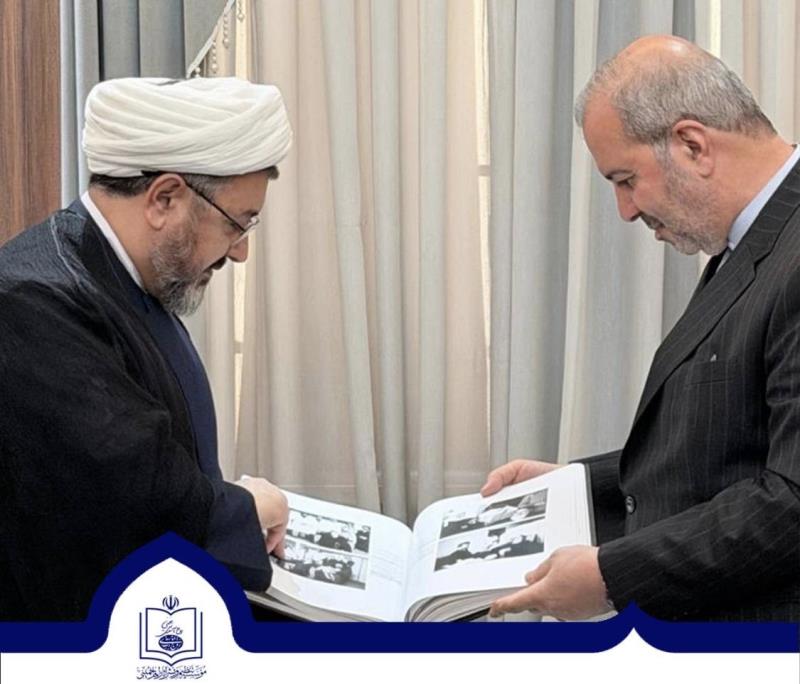 لقاء رئيس مؤسسة تنظيم ونشر تراث الإمام الخميني (قدس سره) مع سفير الجمهورية الإسلامية الإيرانية في العراق
