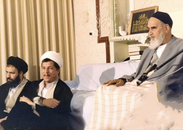 رواية الراحل هاشمي رفسنجاني حول كيفية علم الإمام بلائحة الكابيتولاسيون.. كيف اتخذ الإمام قرار شراء جهاز راديو؟