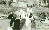 صورةُ المرحومِ السيّد مصطفى الخميني في مسيرة الأربعين إلى كربلاء