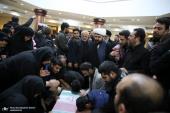 اقامة مراسم الوداع مع جثامين شهداء المقاومة في مرقد الامام