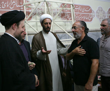 Hasan Khomeini Hails Spanish Visitors in Imam`s Mausoleum