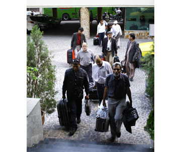 The Arrival of the Foreign Guests of the 25th Anniversary Commemoration of Imam Khomeini (s)