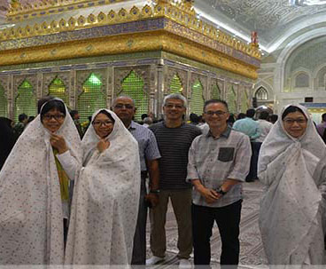 Chinese tourists deeply impressed by Imam Khomeini