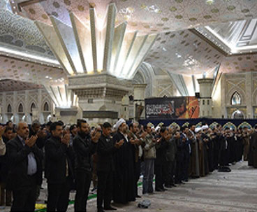 Hassan Khomeini leads prayers at Imam Shrine
