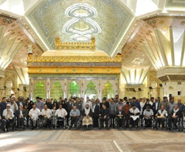 Dozens of devotees pledge allegiance at Imam holy shrine