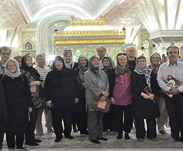 Norwegian tourists pay visit to Imam Mausoleum 