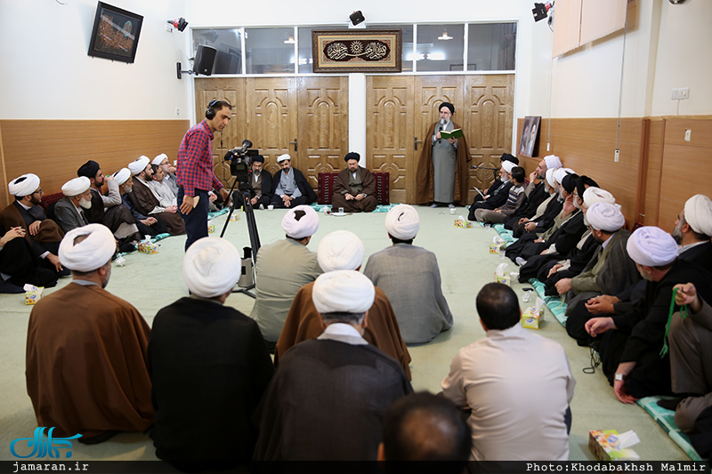 Seminary researchers meet Hassan Khomeini   