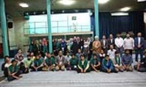 Students from UK pay visit to Imam`s house in Jamaran