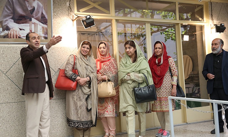 Families of high-ranking Pakistani army officials visit Imam Khomeini’s historic residence