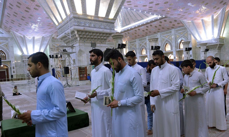 A group of students from Najaf seminary pay tribute to Imam Khomeini