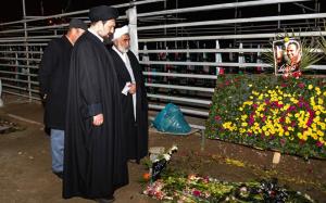 Hassan Khomeini paid tribute to killed firefighter heroes in Behesht-e Zahra cemetery in south of the capital 