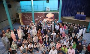 A group of foreign students visit Imam Khomeini`s house in Jamaran