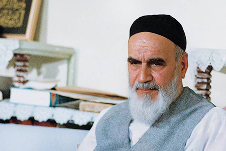 Imam Khomeini stressed nutrition suitable for the growth of  souls is divine knowledge