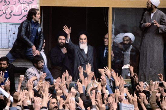 Meeting with Imam Khomeini at Alavi seminary 