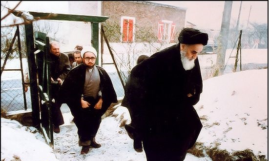 Shah regime failed to limit Imam Khomeini's political activities 