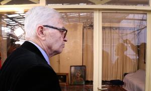 Former Albanian President visits Imam Khomeini`s historic residence in Jamaran