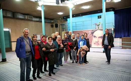 A group of foreign tourists visit Imam Khomeini’s historic residence and Jamaran Art gallery 