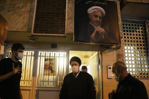 Presence of Seyyed Hassan Khomeini at the funeral and burial ceremony of late senior Iranian cleric Ayatollah Yousef Saanei 